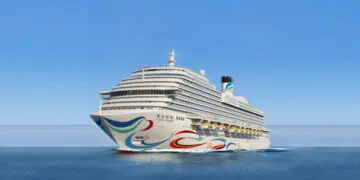 爱达邮轮（Adora Cruises）携手中免建造中国海上最大免税店