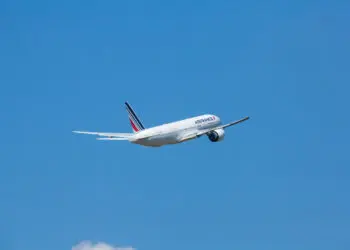 法国航空将逐步增加航班频次；预计于2023年7月1日起，每日运营巴黎戴高乐机场飞往北京、上海和香港的航班