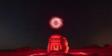 阿尔乌拉沙漠之城的黑格拉上空将呈现灯光雕塑秀