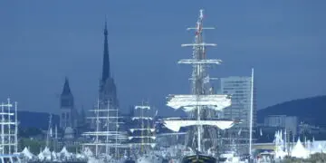 法国鲁昂帆船节：2023 年 6 月 8 日至 18 日，全球最大规模的帆船展隆重举办
