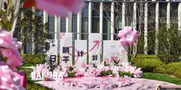 以“躺平自由”唤醒城市春日仪式感-——无锡太湖新城洲际及英迪格酒店2025春日樱JOY开幕