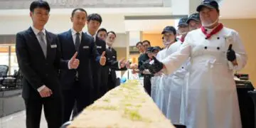 厦门马哥孛罗东方大酒店10米拿破仑酥震撼登场 甜蜜风暴席卷鹭岛