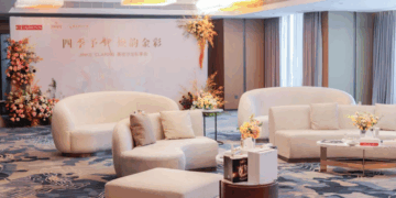 重庆金科大酒店与娇韵诗联名 “四季予她 焕韵金彩”美妆沙龙私享会优雅落幕