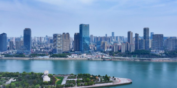 湘江赋新・奕境初绽 保利商旅首家自营豪华品牌落子长沙橘洲之畔