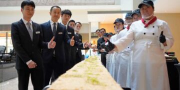 厦门马哥孛罗东方大酒店10米拿破仑酥震撼登场 甜蜜风暴席卷鹭岛