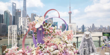 上海外滩悦榕庄“Where it begins悦启心动”2026婚礼沙龙 呈现时髦摩登的露台婚礼仪式,礼赞经典优雅的婚典传承