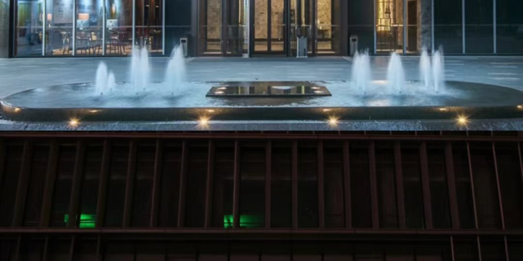 旧衣新生，点亮夜空——合肥盛捷天鹅湖服务公寓举办“地球一小时”荧光夜跑活动