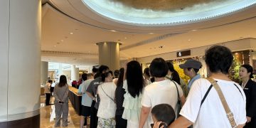 厦门马哥孛罗东方大酒店30米拿破仑酥两小时火爆售罄 30年匠心只为这一刻的舌尖共鸣,甜蜜风暴席卷鹭岛