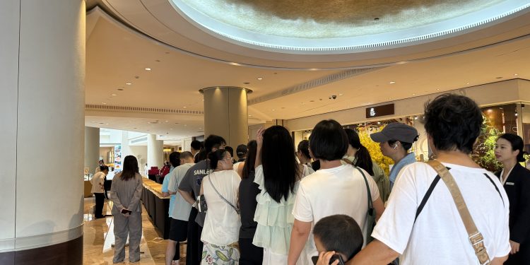 厦门马哥孛罗东方大酒店30米拿破仑酥两小时火爆售罄 30年匠心只为这一刻的舌尖共鸣，甜蜜风暴席卷鹭岛